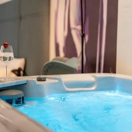 Mg Sapphire Jacuzzi Premium דירה סלוניקי