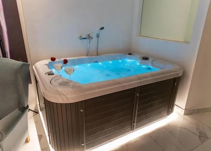 Mg Sapphire Jacuzzi Premium Апартаменты Салоники