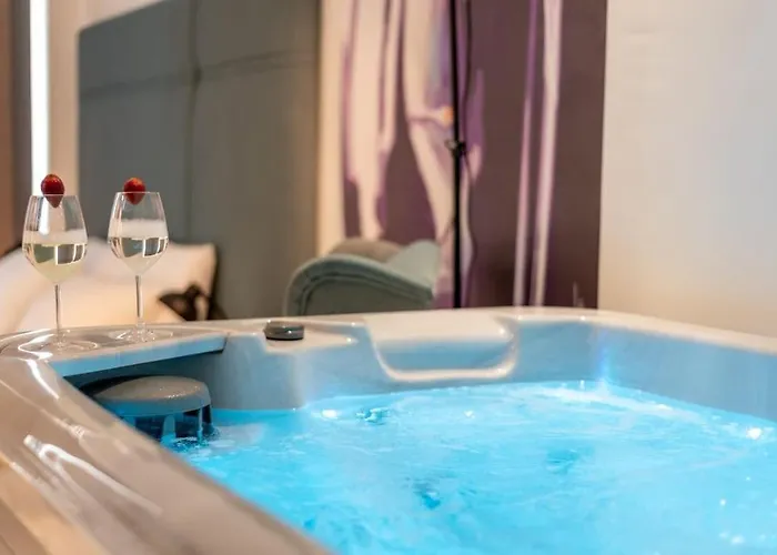 Mg Sapphire Jacuzzi Premium Апартаменты Салоники