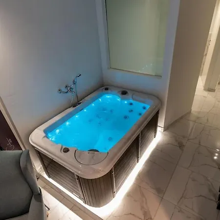 Mg Sapphire Jacuzzi Premium Apartment
