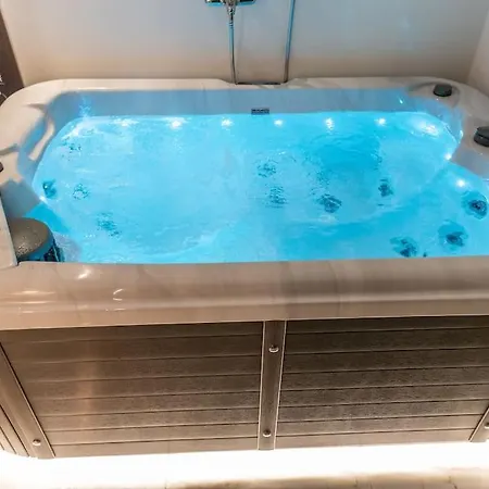 Mg Sapphire Jacuzzi Premium Apartament Salonic